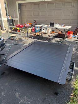 RETRAX POWER ALUMINUM Toyota Tacoma 6 foot bed cover plus extras