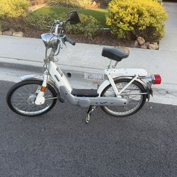 1977 Vespa Ciao moped