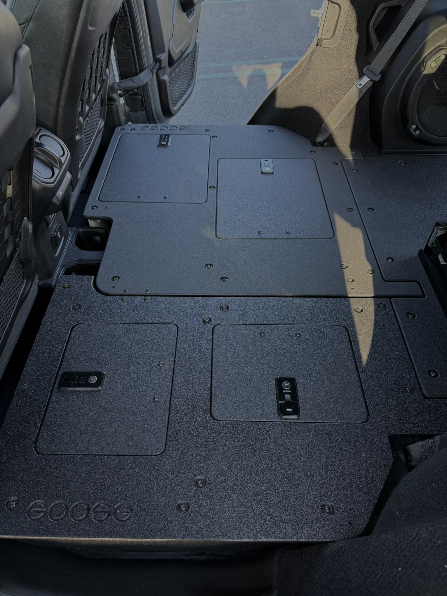 Goose Gear Jeep Wrangler JLU 4 Door - Second Row Seat Delete Plate System and cargo storage