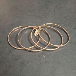 Set Of 4 Rose Gold-Toned Shiny Bangle Bracelets W/Oval Charm Signed Nicole By Nicole Miller 2.5" Opening