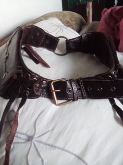 Offrandes leather utility belt