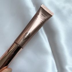 Charlotte Tilbury Beauty light wand. Pillow talk