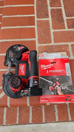 Milwaukee
M12 12V Lithium-Ion Cordless Sub-Compact Band Saw (Tool & extra blades-Only)