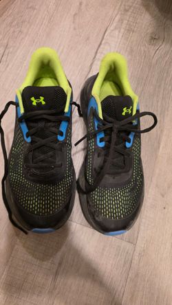 Under Armour size 7 youth
