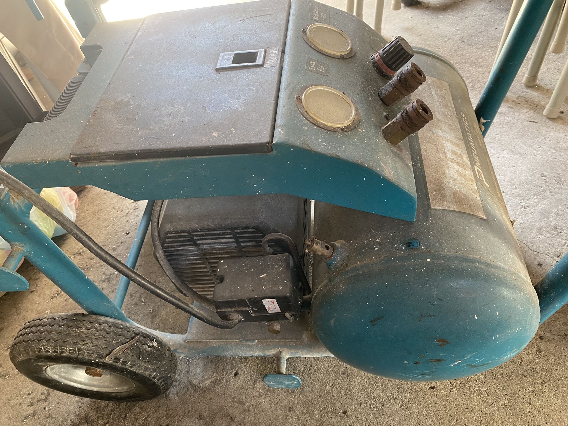 Makita Compressor 