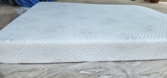 Queen Size Mattress Exente Condition Very Clean No Pets No Smoke No Rips No Stain $125