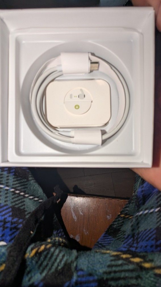 brand new Apple Airpod pro's (2nd generation with mag safe charging case USB-C NO SHIPPING PICKUP ONLY)