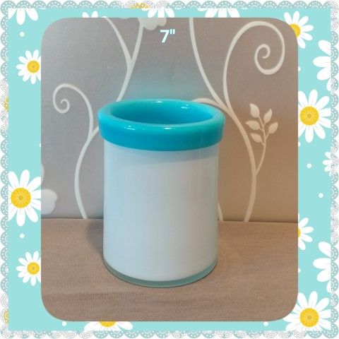 PRETTY FROSTED GLASS VASE for Sale in Ontario, CA - OfferUp