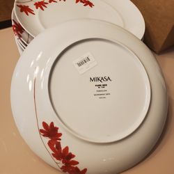 8 Mikasa Dinner Plates 