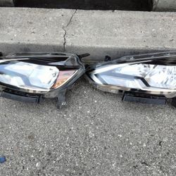 2016-2019 Nissan Sentra Headlights (Halogen Bulbs) With Light Bulb And Accessories OEM.