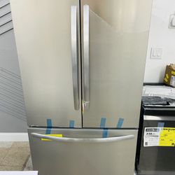 🔥🔥36” Frigidaire French Door Refrigerator 