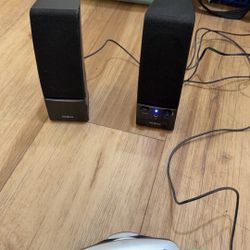 Insignia NS-PCS20 2.0 speaker