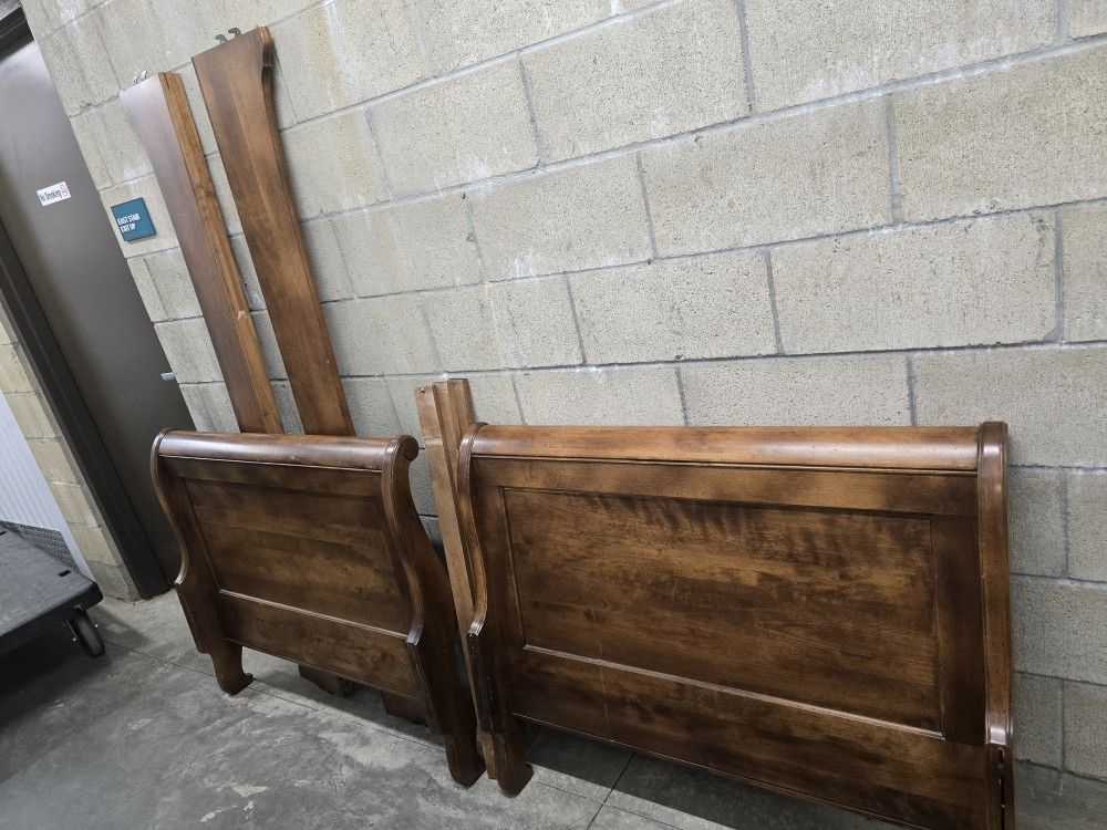 Bed, Twin Ethan Allen Sleigh Bed