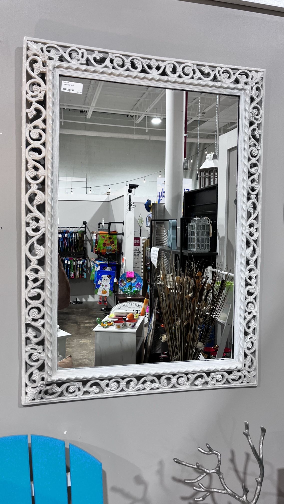 BEAUTIFUL MIRROR / 40 IN TALL 32 WIDE / HALF OFF