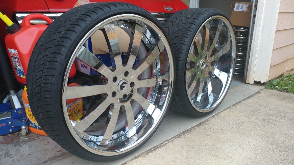 SET OF 24 INCH STAGGERED FORGIATO CONCAVO WHEELS AND TIRES