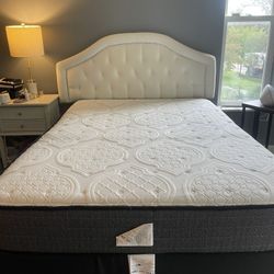 Full extra firm mattress, boxspring, and headboard
