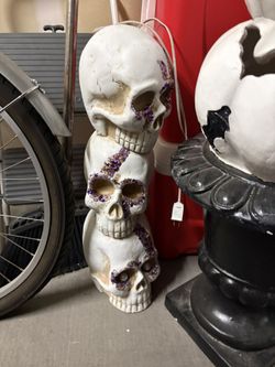 Plaster Scull Decoration