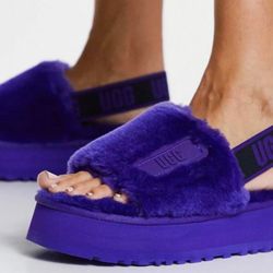 Ugg purple sliders size 8
