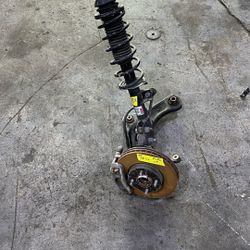 (472) 18-24 Nissan Kicks Left Front Knee Assembly Suspension 2018 2019 2020 2021 2022 2023 2024