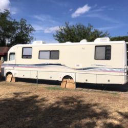 1995 Southwind Fleetwood 35 Ft. RV