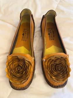 L'Artiste Spring Step Leather Flats with Rose Detail