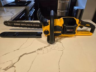 DeWalt FlexVolt Brushless Chainsaw with 9 ah flexvolt battery