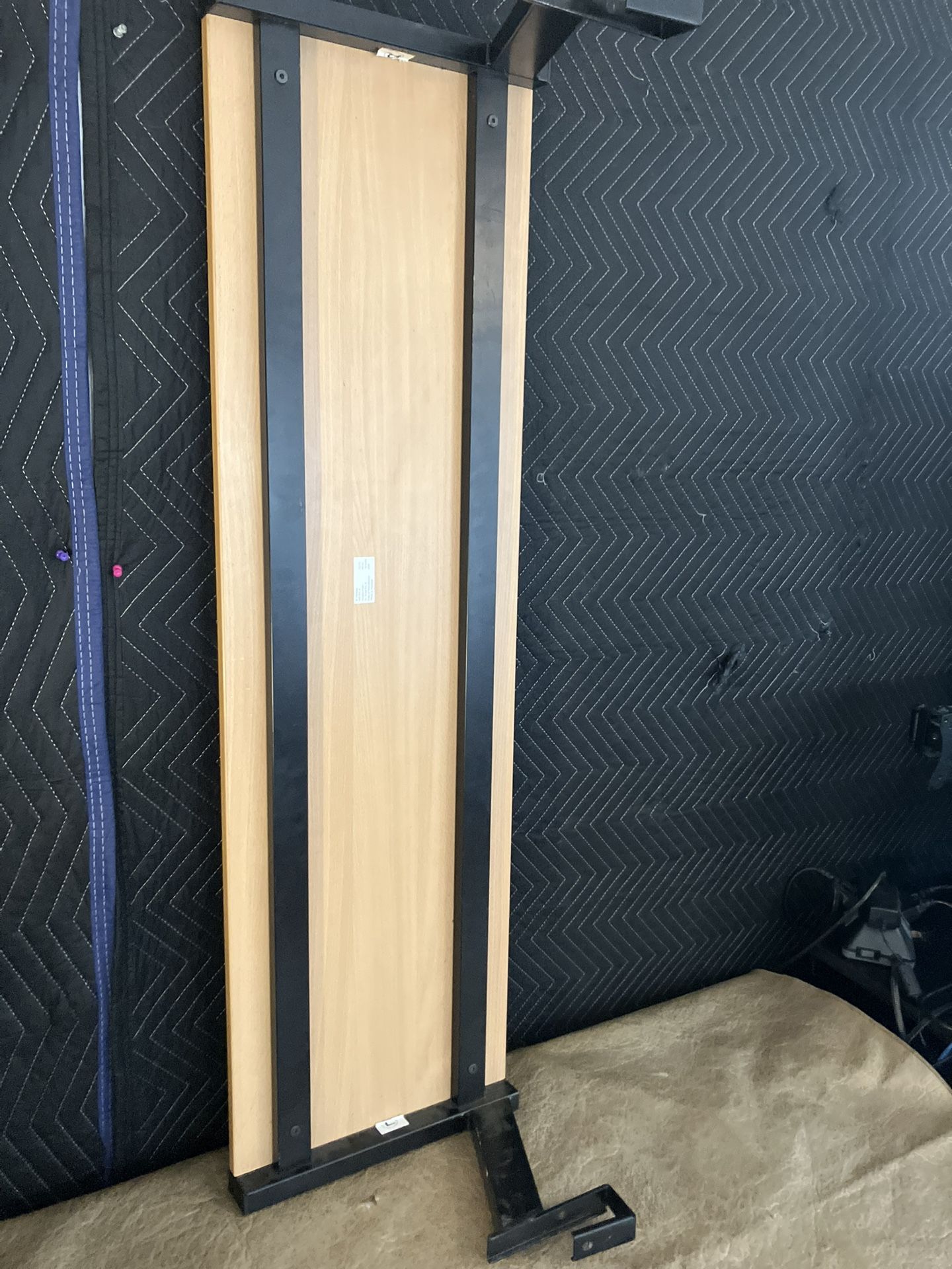 Desk shelf
