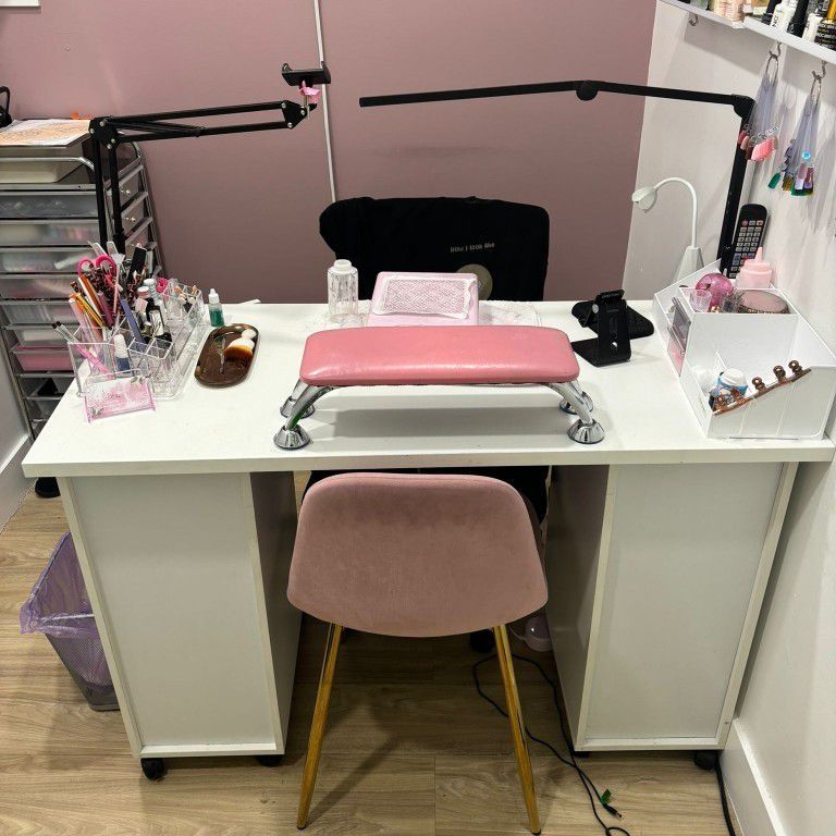 Only Manicure Table