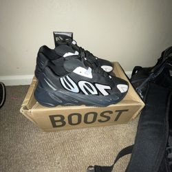 Adidas Yeezy Boost 700 Mnvn