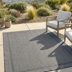 Laguna Indoor/Outdoor Area Rug, Aditi Silver Iron,7’10”x10’. New