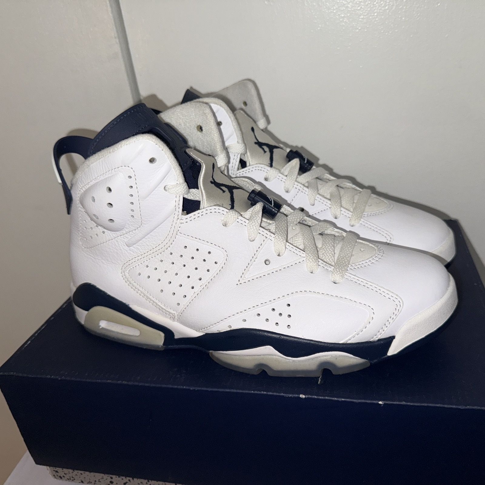 Size 9.5 Men’s | Air Jordan 6 Midnight Navy Retro 2022