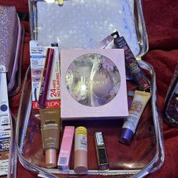 Cosmetic Set With Vince Camuto Kabuki Set 