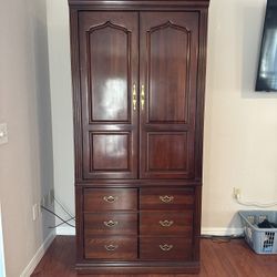 THOMASVILLE VINTAGE FURNITURE Collector’s Solid Cherry 38’ Media Armoire 10141-848