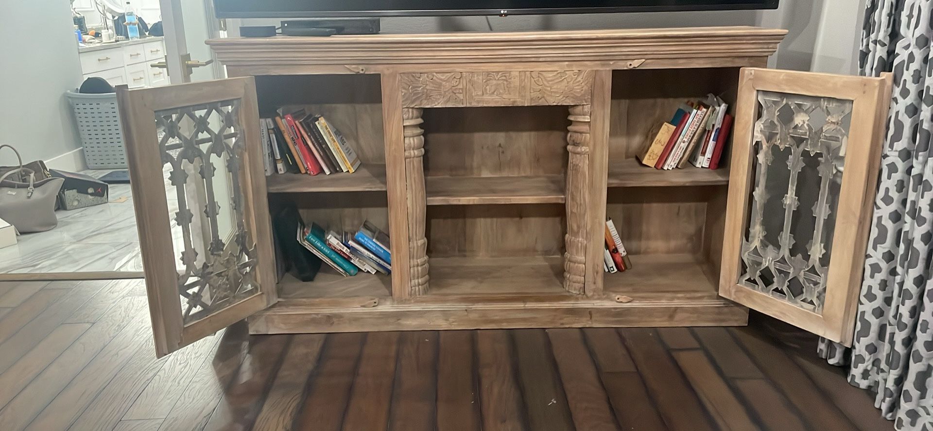 Big Chest Cabinet/shelf