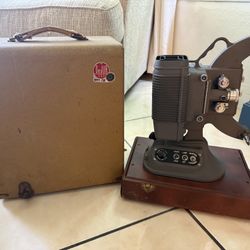 “Vintage DeJUR Model 750 8mm Film Projector w/ Original Case and Accessories – Mid Century”