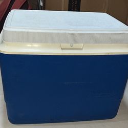 Rubbermaid Cooler