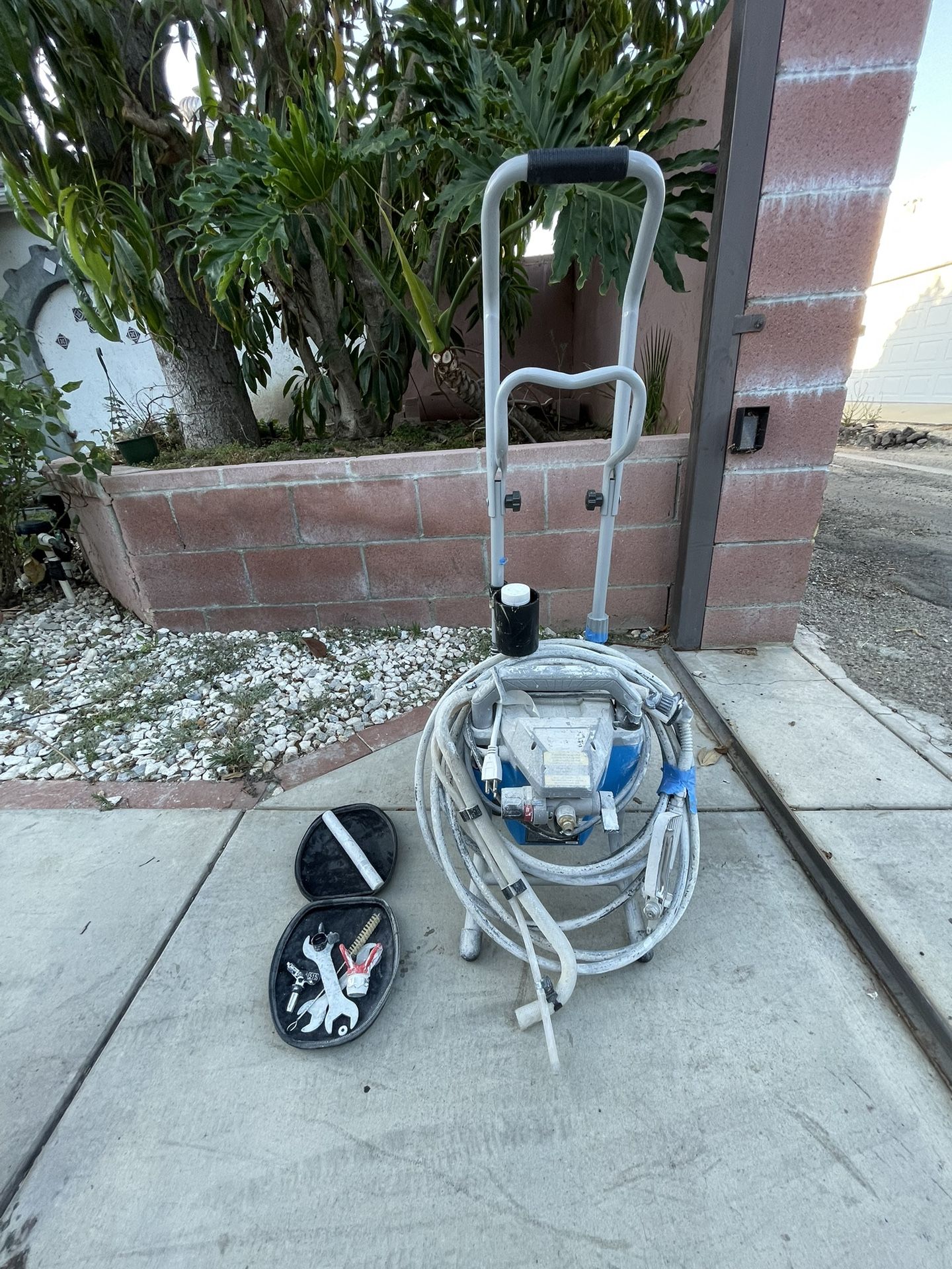 AVANTI Airless Paint, Primer & Stain Sprayer