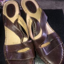 BORN Ladies Beautiful Wedge Sandals. Size 11M