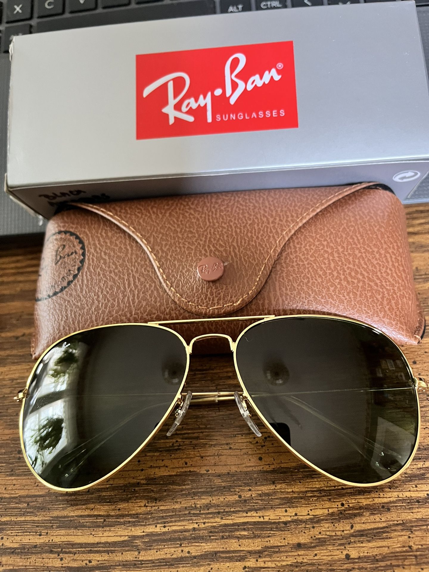 Ray Ban Aviators 62mm. Gold Frame w/ Green G-15 Lenses. Brand New And Authentic. 