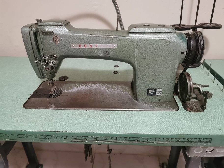 Consew 220 Industrial Sewing Machine