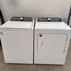 Whirlpool Washer And Gas Dryer Laundry Set 