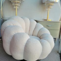 SWIVEL CHAIR BLACK BASE - WHITE BOUCLE