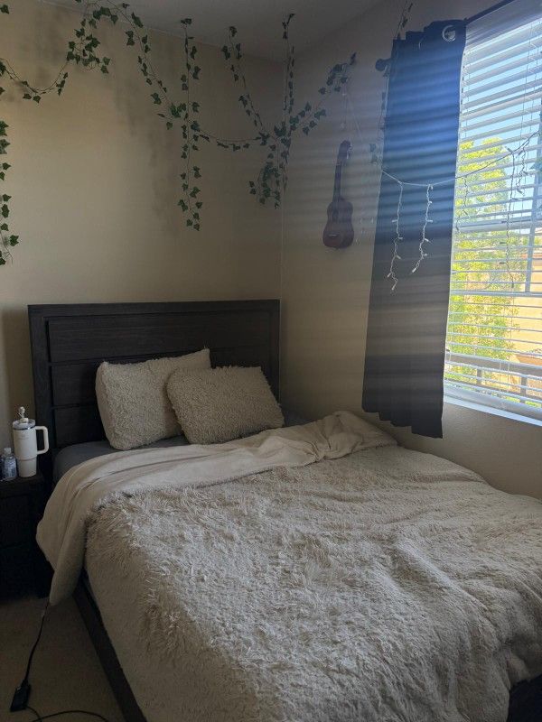 Bedroom Set Nightstand Box Spring And Mattress