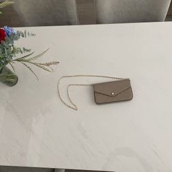 ✨New Stunning Crossbody Purse Handbag Clutch 8.5x5” Includes A Box 