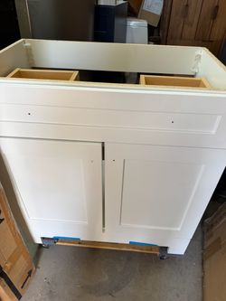NEW WITH SMALL DAMAGE INSIDE 30” NO TOP BATHROOM VANITY NEW