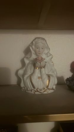 Cina Virgin Mary Figure 