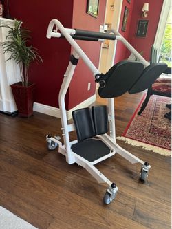 Mobility Lift — Like New (1 month old)