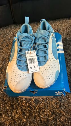 Basketball shoes