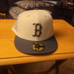 Se Vende Gorra De Boston  Nueva  Sin Etiqueta. Size 8.    $25.00.   omo