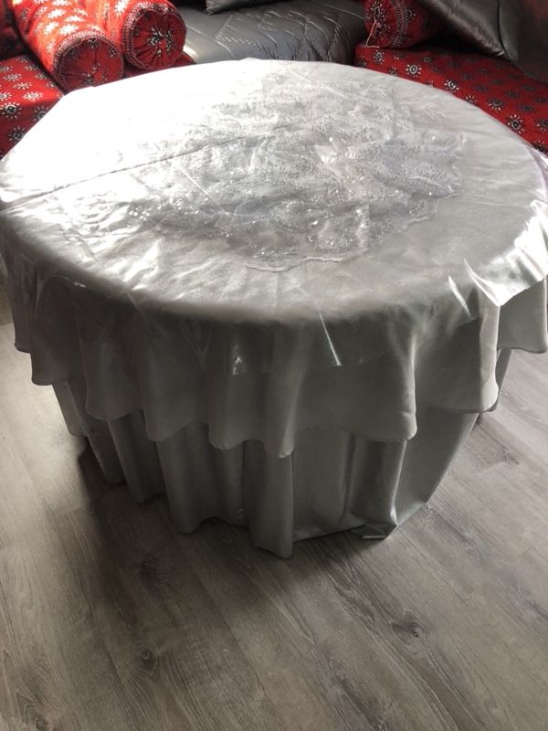 Round table mooccan salon